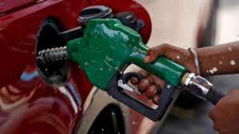 सोमवार को फिर पेट्रोल-डीजल की कीमतों में बढ़त दर्ज की गई, जानें देहरादून में कितनी है कीमत