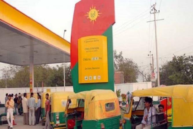 दिल्ली-एनसीआर के लोगों को लगा बड़ा झटका, सीएनजी और पीएनजी के बाद पेट्रोल-डीजल के भी बढ़े दाम