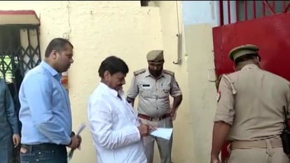 शिवपाल यादव सीतापुर जेल में आजम खां से मिले