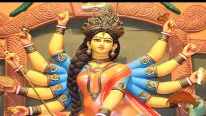 नवरात्रि के तीसरे दिन है मां चंद्रघंटा की पूजा का विधान, जानिए संपूर्ण पूजा विधि और प्रिय रंग 