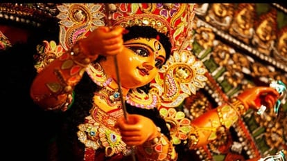 भक्त शारदीय नवरात्रि के चौथे दिन करें मां कूष्मांडा की पूजा, जानिए संपूर्ण पूजा विधि