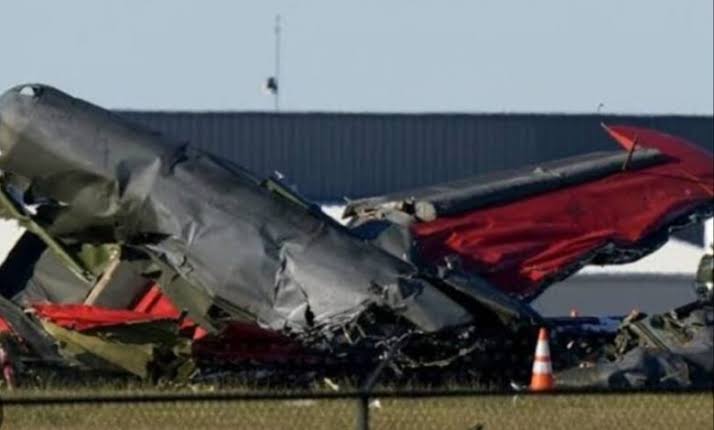 अमेरिका में लड़ाकू विमान हवा में टकराकर हुए क्रैश, छह की मौत की आशंका