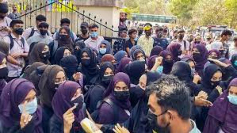 कर्नाटक में मुस्लिम संगठनों का हिजाब फैसले के खिलाफ आज बंद का ऐलान