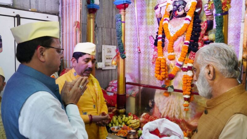 सीएम धामी ने कालिका माता मंदिर में की पूजा-अर्चना
